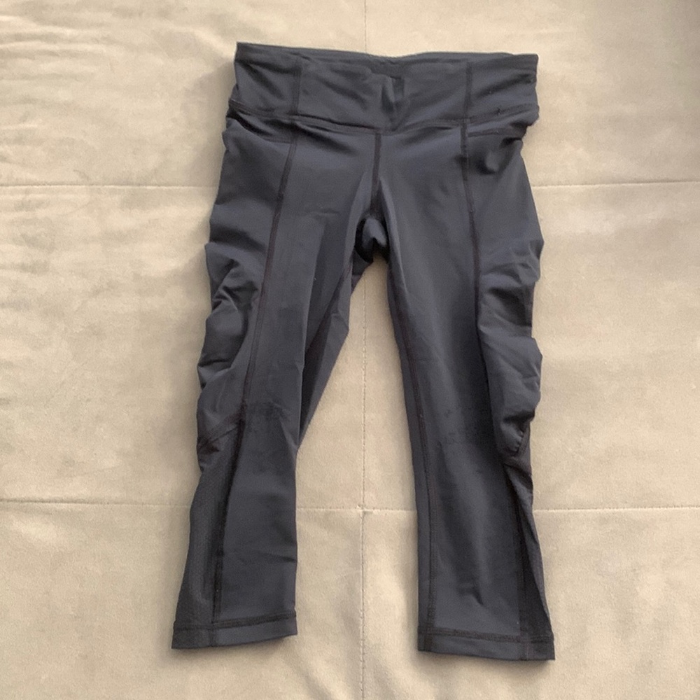 Lululemon black cropped leggings